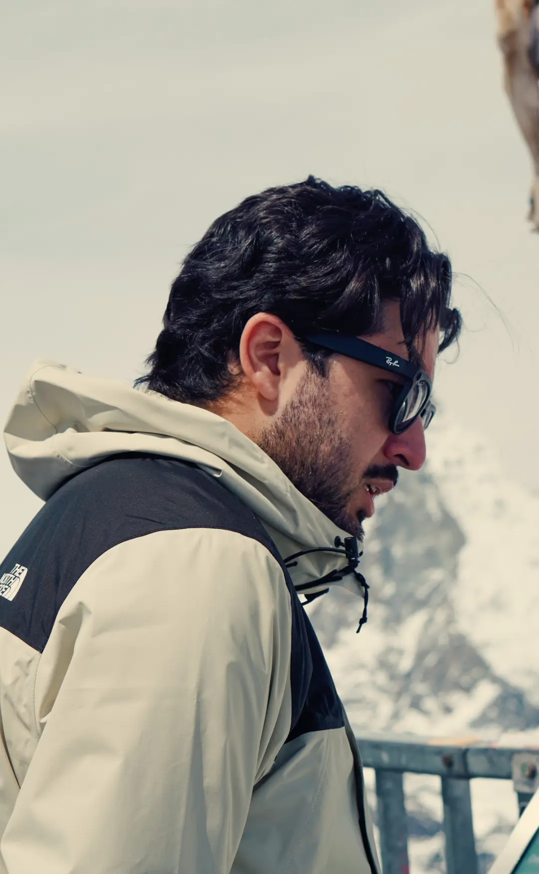 Perfil de José Lucas com o Matterhorn nevado ao fundo